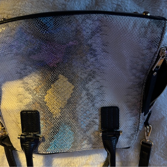Multi color snake skin purse. Not real snake skin pursen just looks like it - Picture 5 of 6
